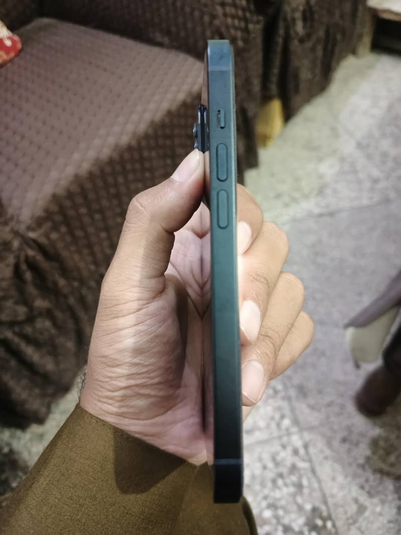 Apple iPhone 14 3