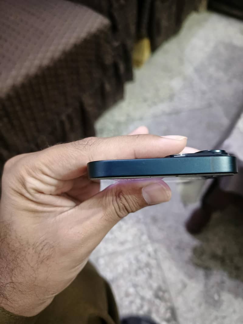 Apple iPhone 14 4