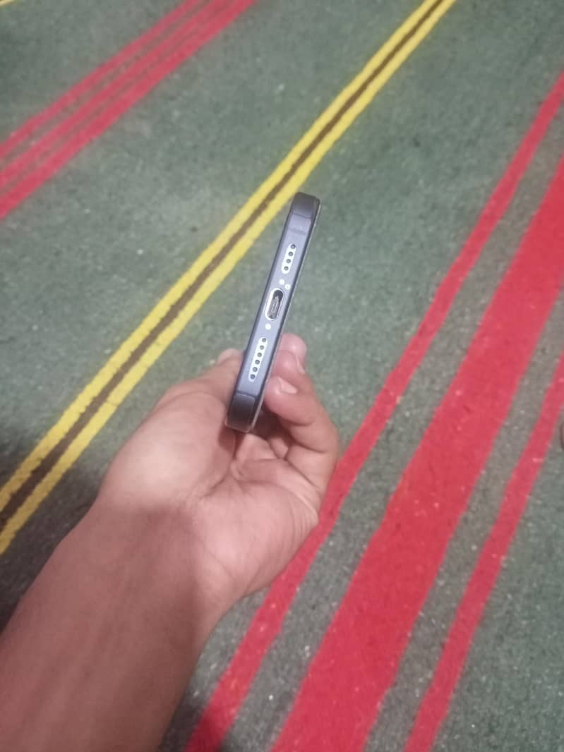 Apple iPhone 15 Pro Max JV 4