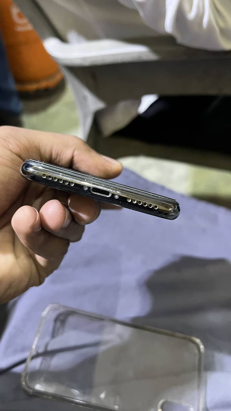 Apple iPhone X 6
