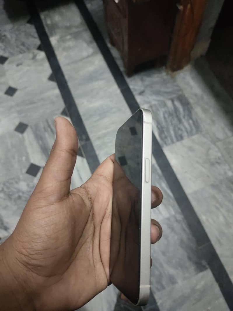 Apple iPhone 13 1