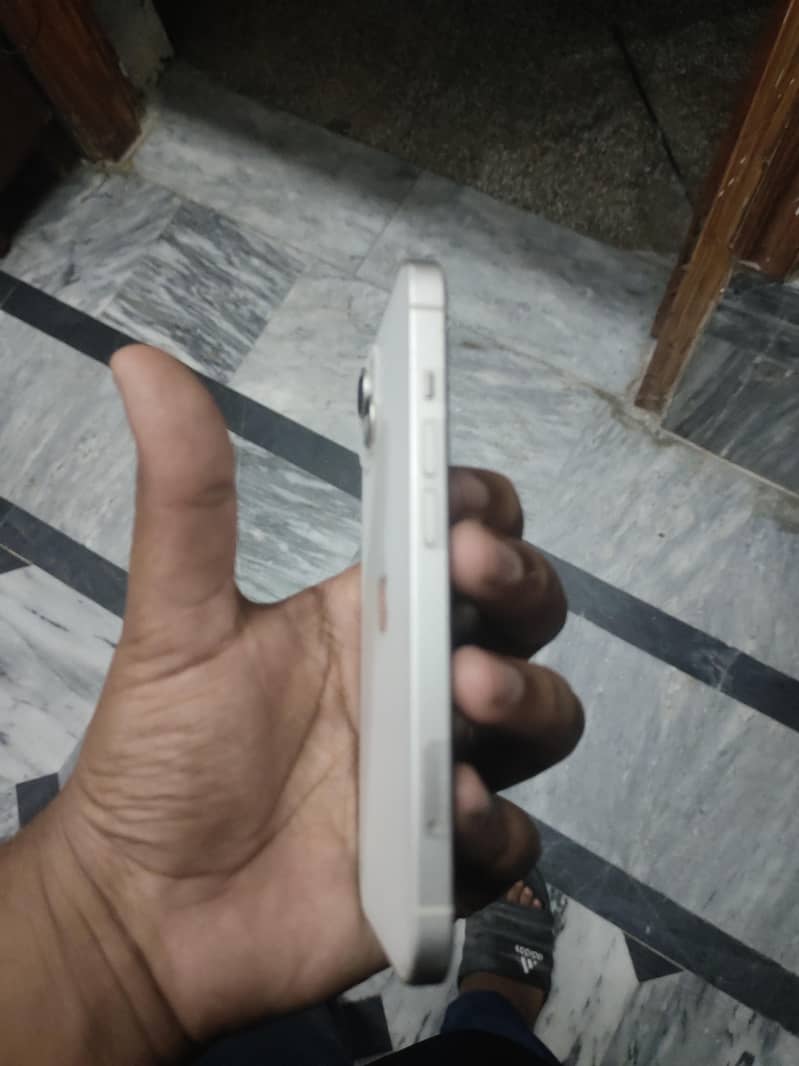 Apple iPhone 13 4