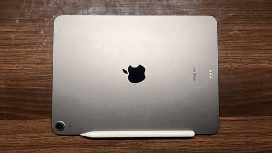 Apple iPad Air 5th Gen (M1 Chip) - Spotless Condition!