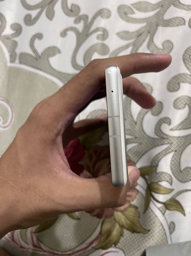 Google Pixel 7a 3