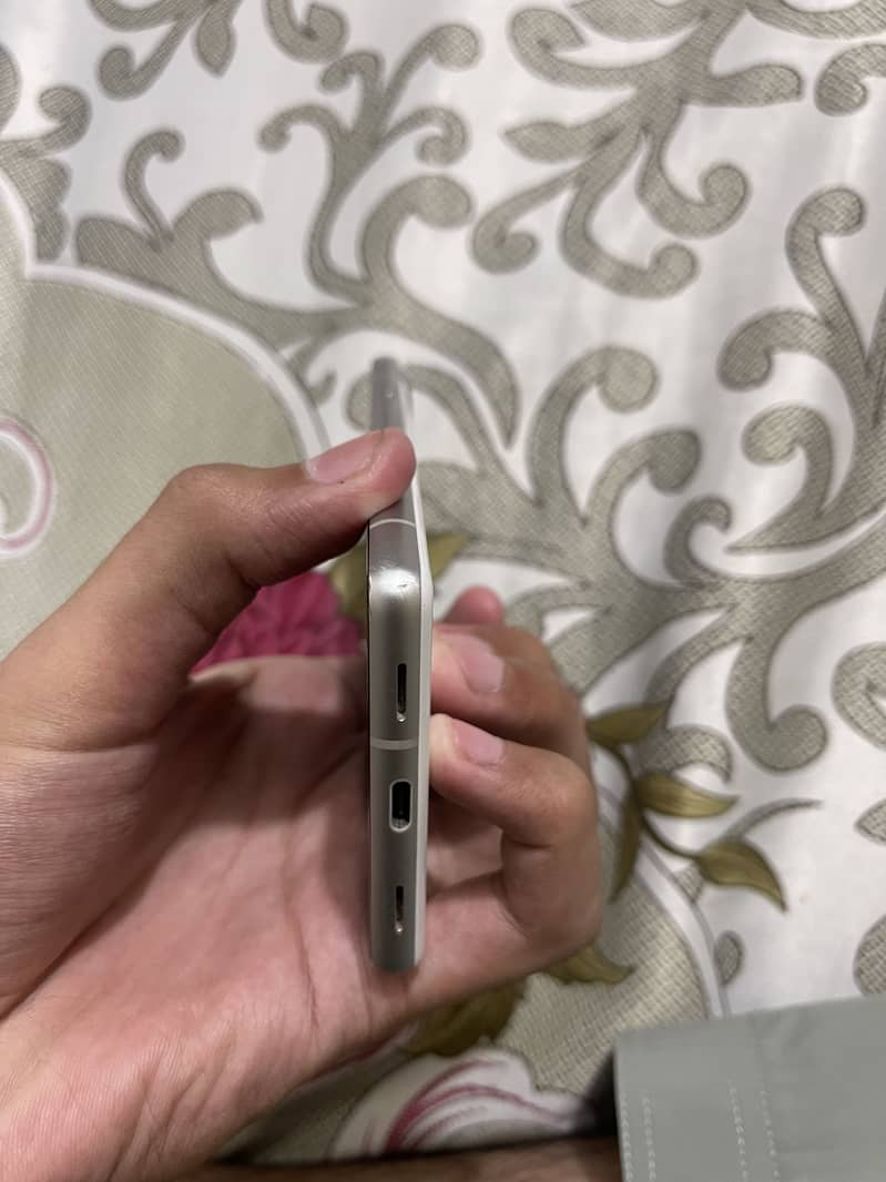 Google Pixel 7a 5