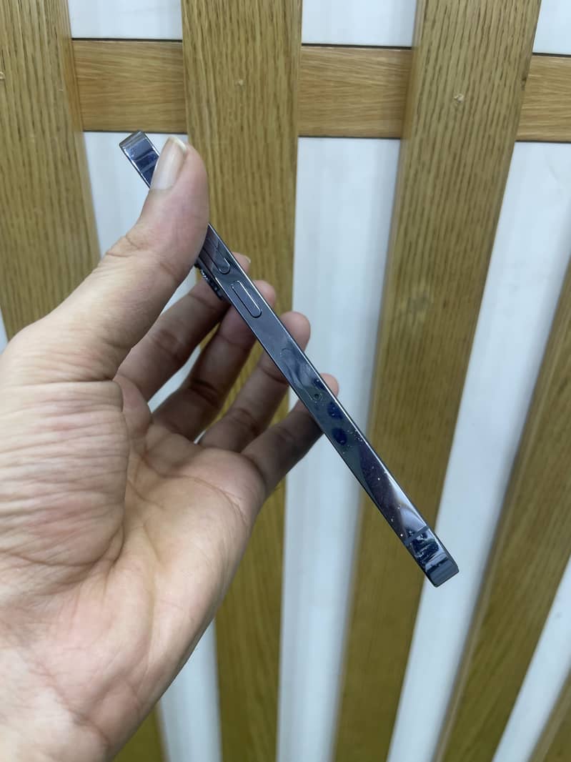 Apple iPhone 13 Pro 2