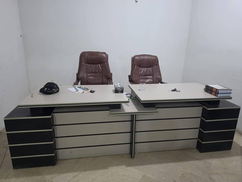 Boss or Manager Table (2 pc) 0