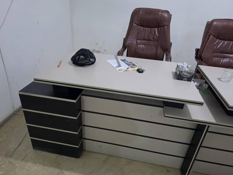 Boss or Manager Table (2 pc) 4