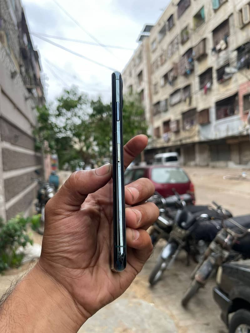 Apple iPhone 11 Pro Max 3