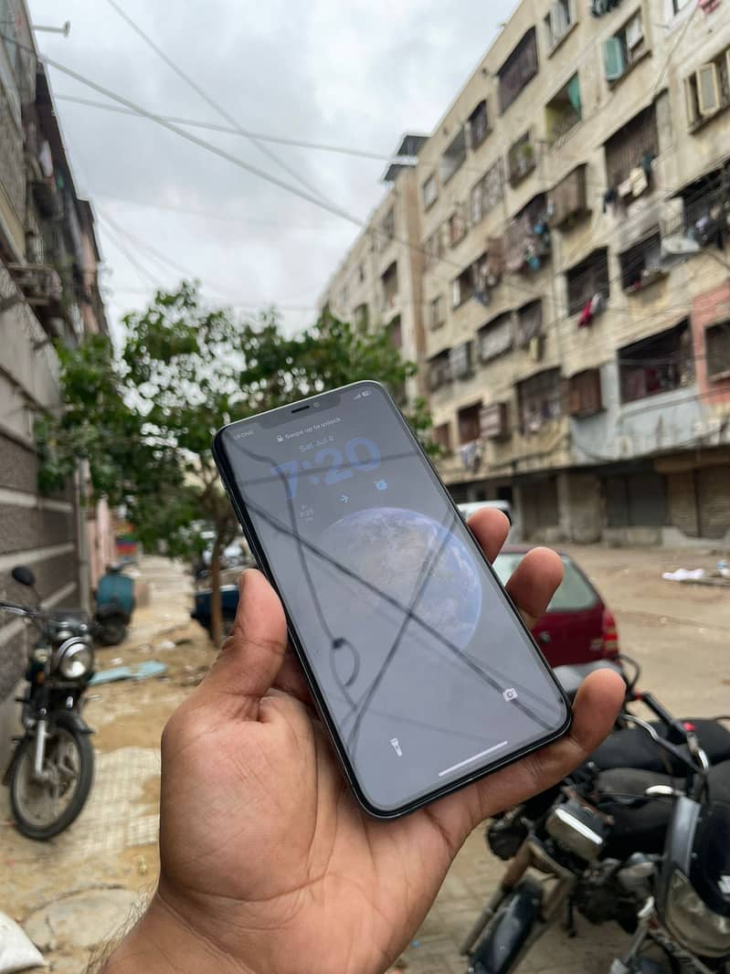 Apple iPhone 11 Pro Max 6