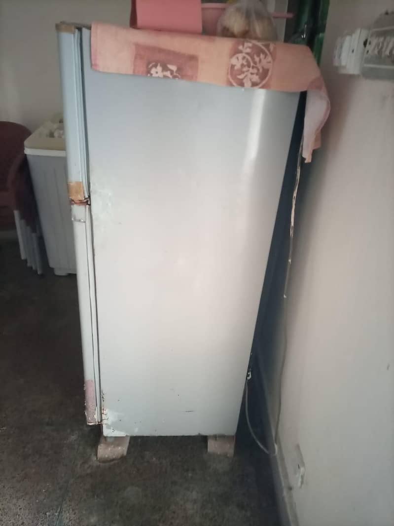 Refrigerator 0