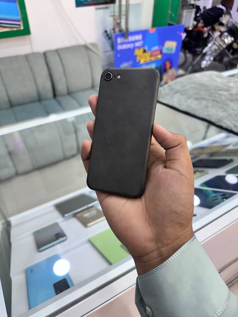 Apple iPhone SE 4