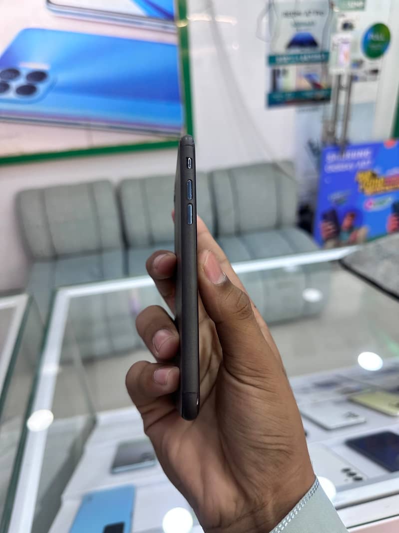 Apple iPhone SE 6