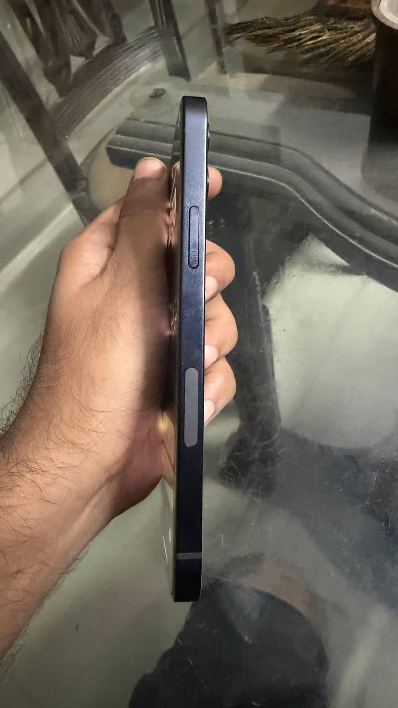 Apple iPhone 12 3