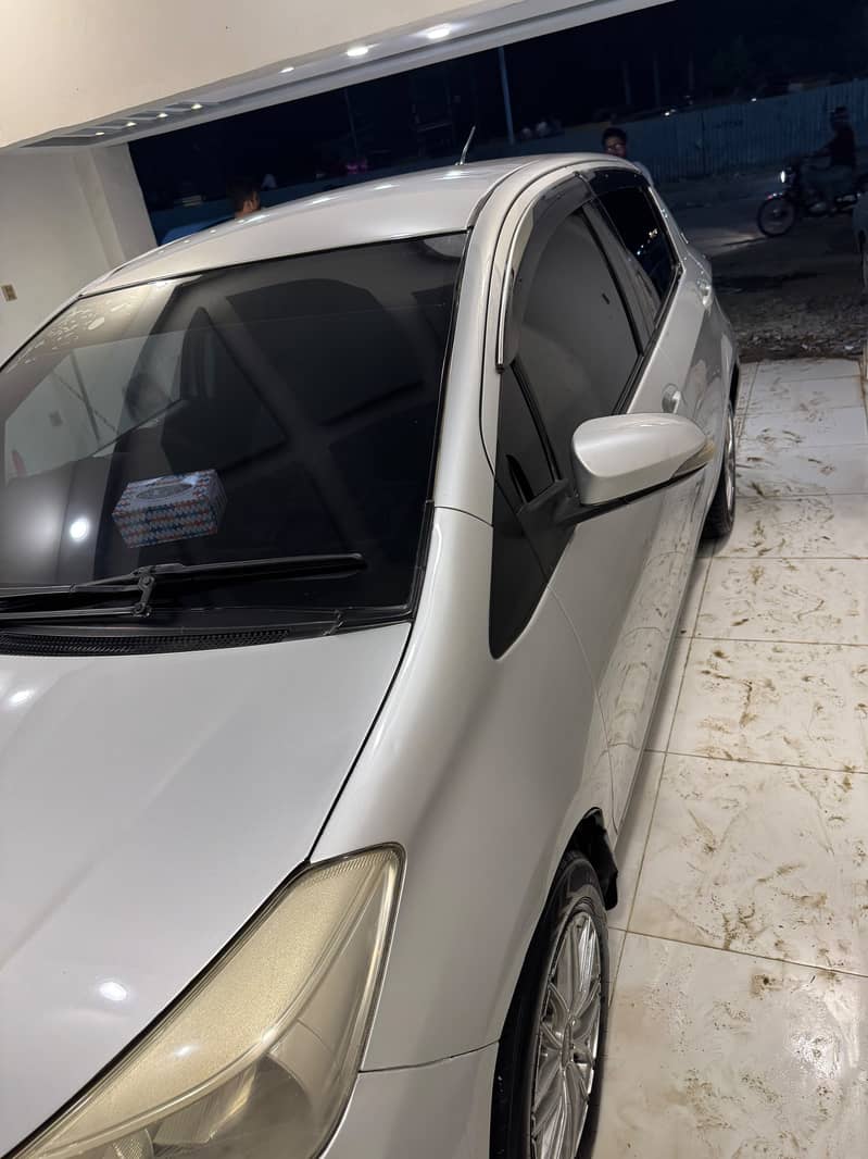 Toyota Vitz 2011 3