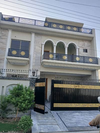 10 Marla used house for sale facing park good location