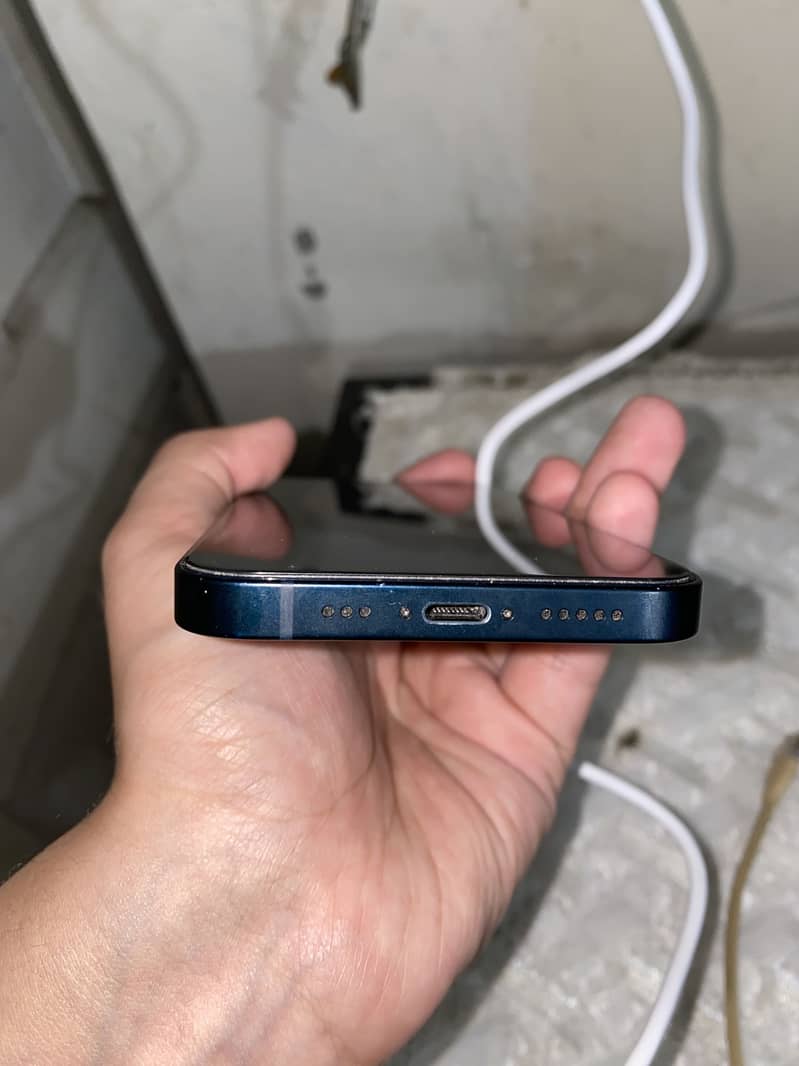 Apple iPhone 13 4