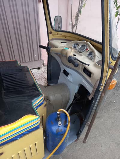 ye rickshaw ek dam new condition ma ha