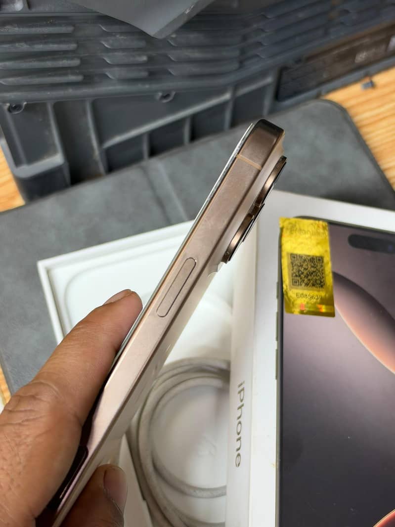 Apple iPhone 16 Pro Max 1