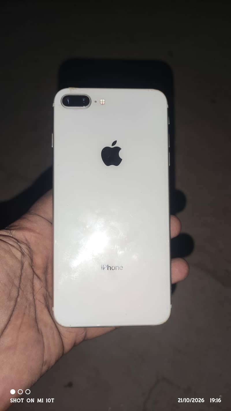 Apple iPhone 8 Plus 1