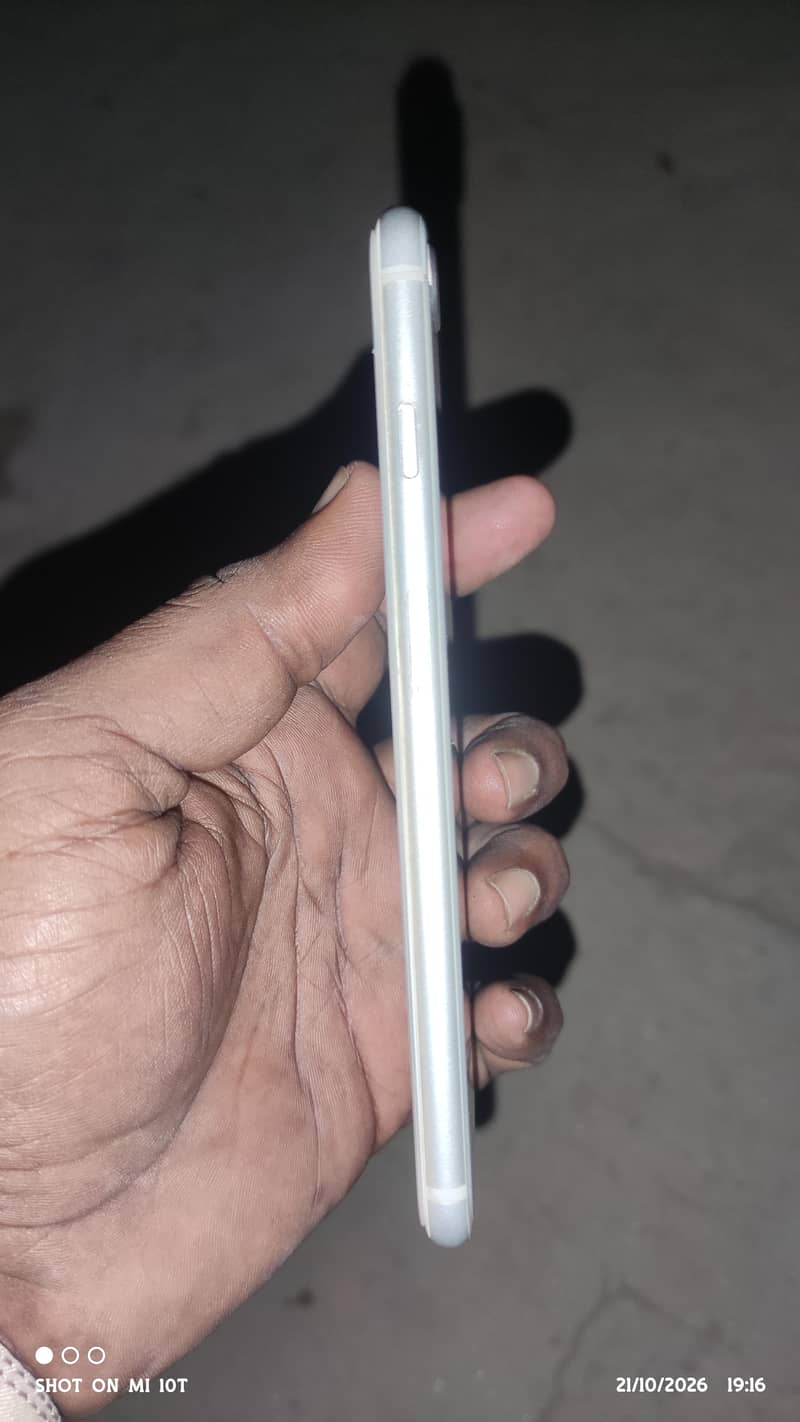 Apple iPhone 8 Plus 4