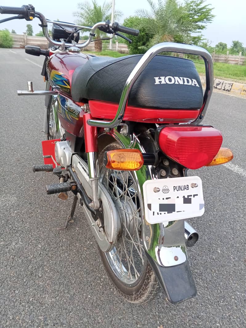 Honda CD70 6