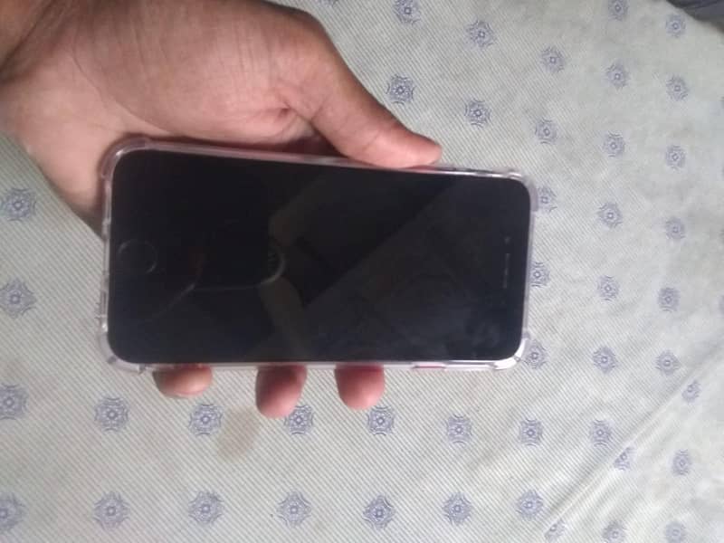 Apple iPhone 7 1