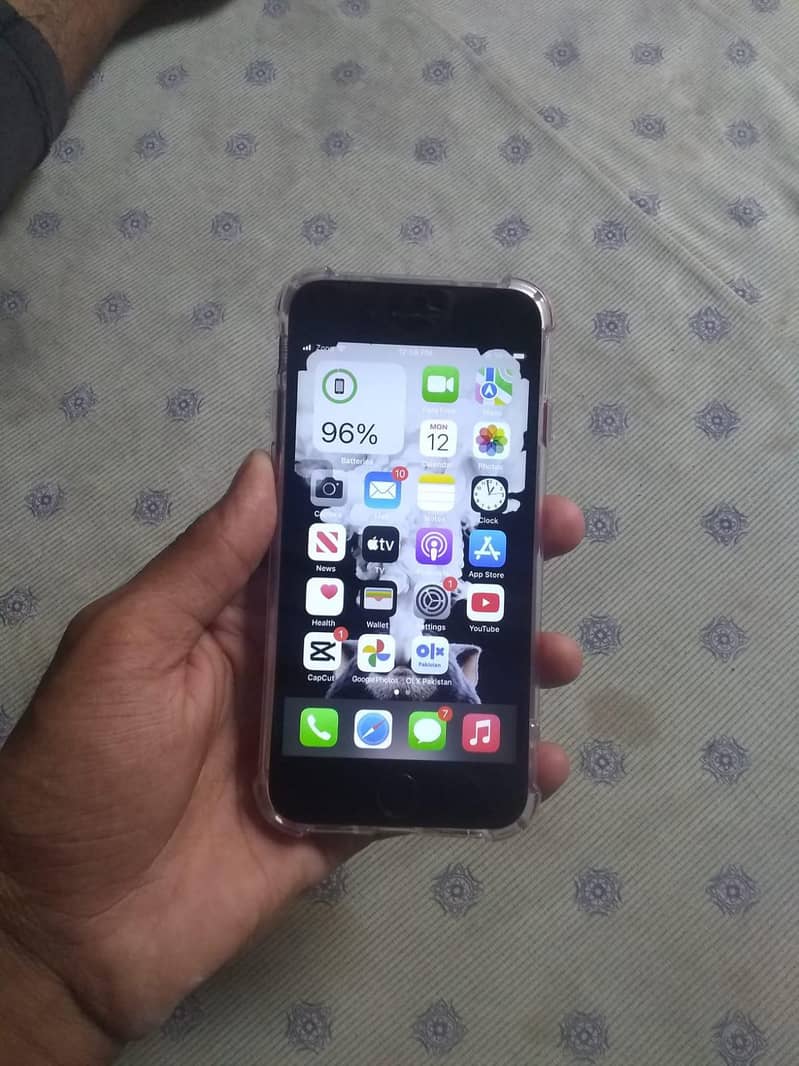 Apple iPhone 7 2