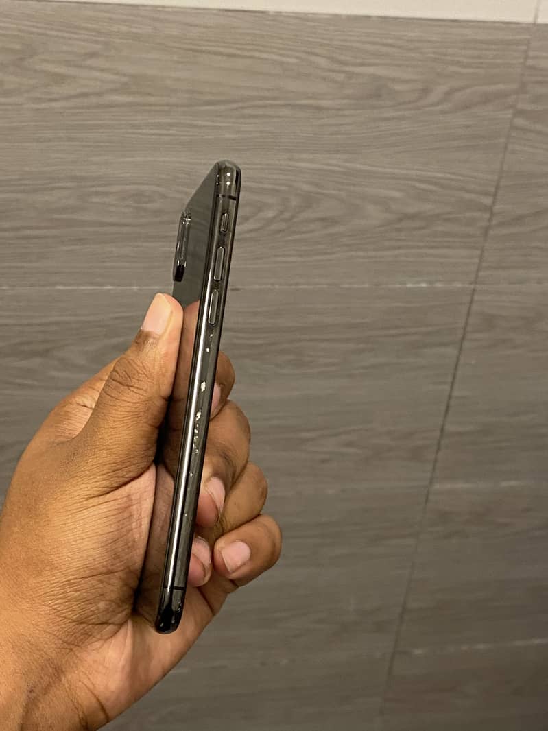 Apple iPhone XS 5