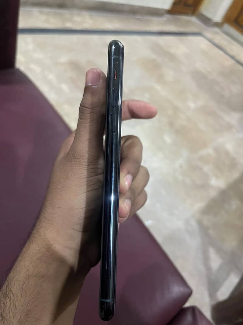 Apple iPhone 11 Pro Max 1