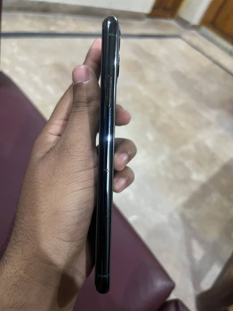 Apple iPhone 11 Pro Max 2