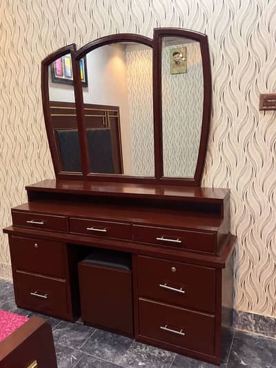 Dressing table for Sale