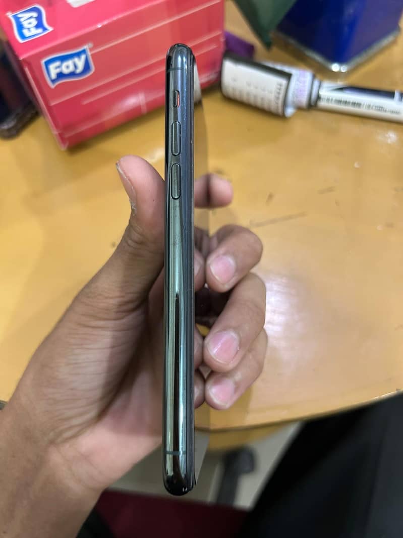 Apple iPhone 11 3