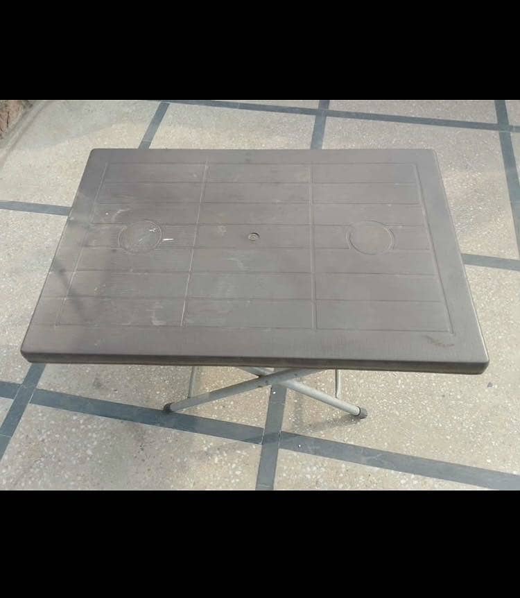 Plastic Chairs + Table 5