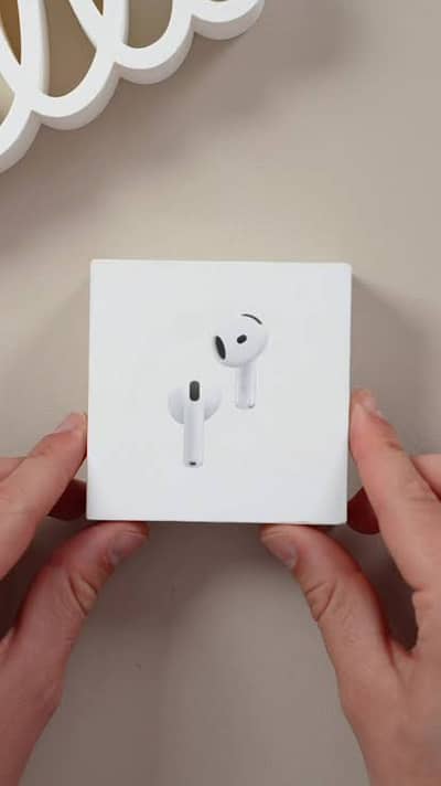 Apple AirPods 5 (wireless charging case)
