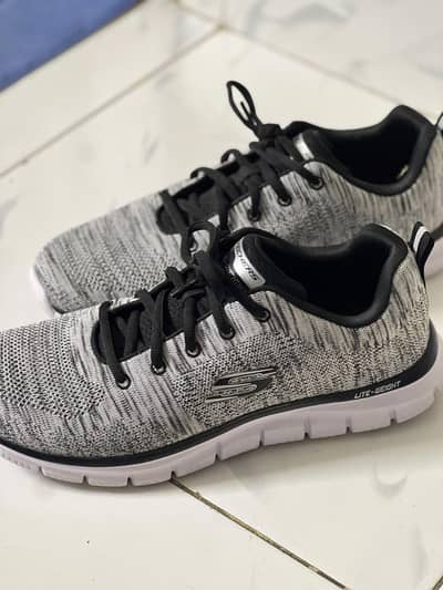 Brand New Skechers Joggers from Dubai