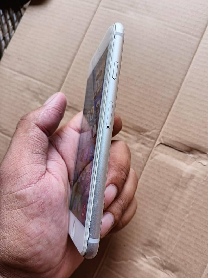 Apple iPhone 8 1
