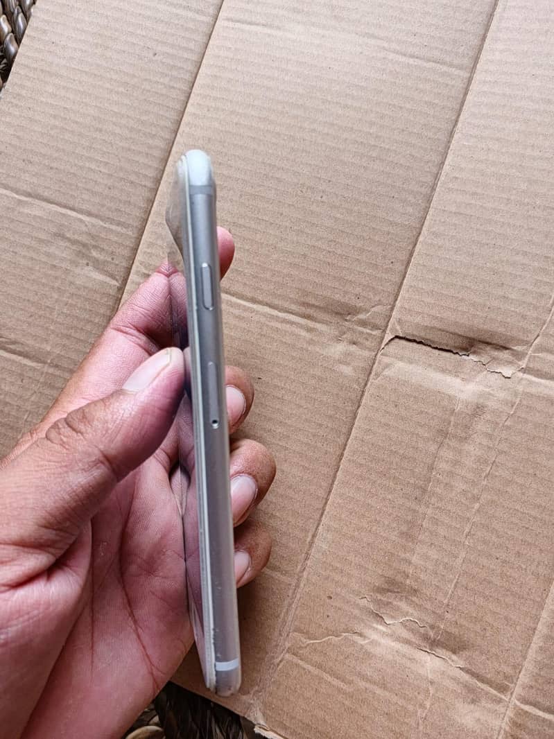 Apple iPhone 8 3