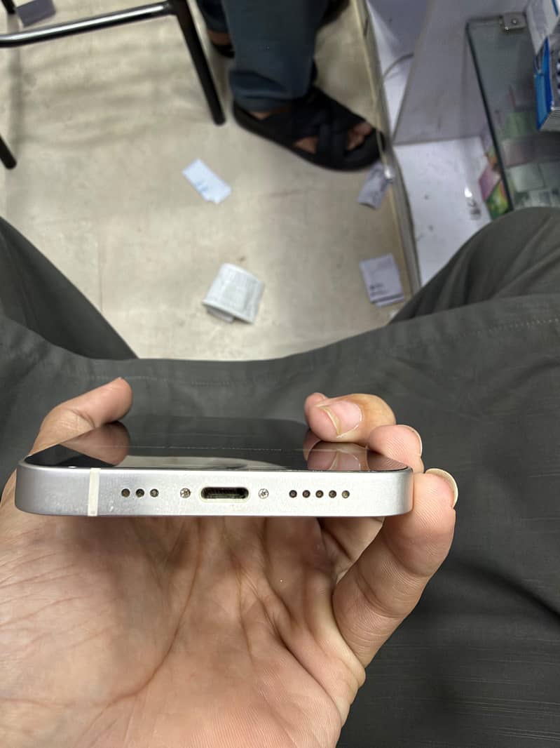 Apple iPhone 13 5