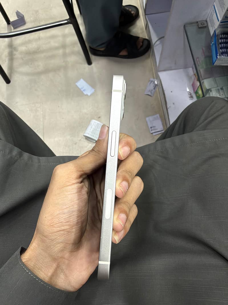 Apple iPhone 13 6
