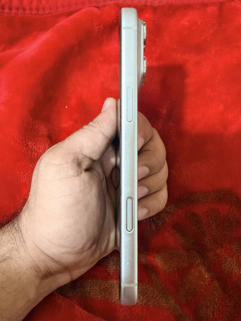 Apple iPhone 17 Pro Max 2