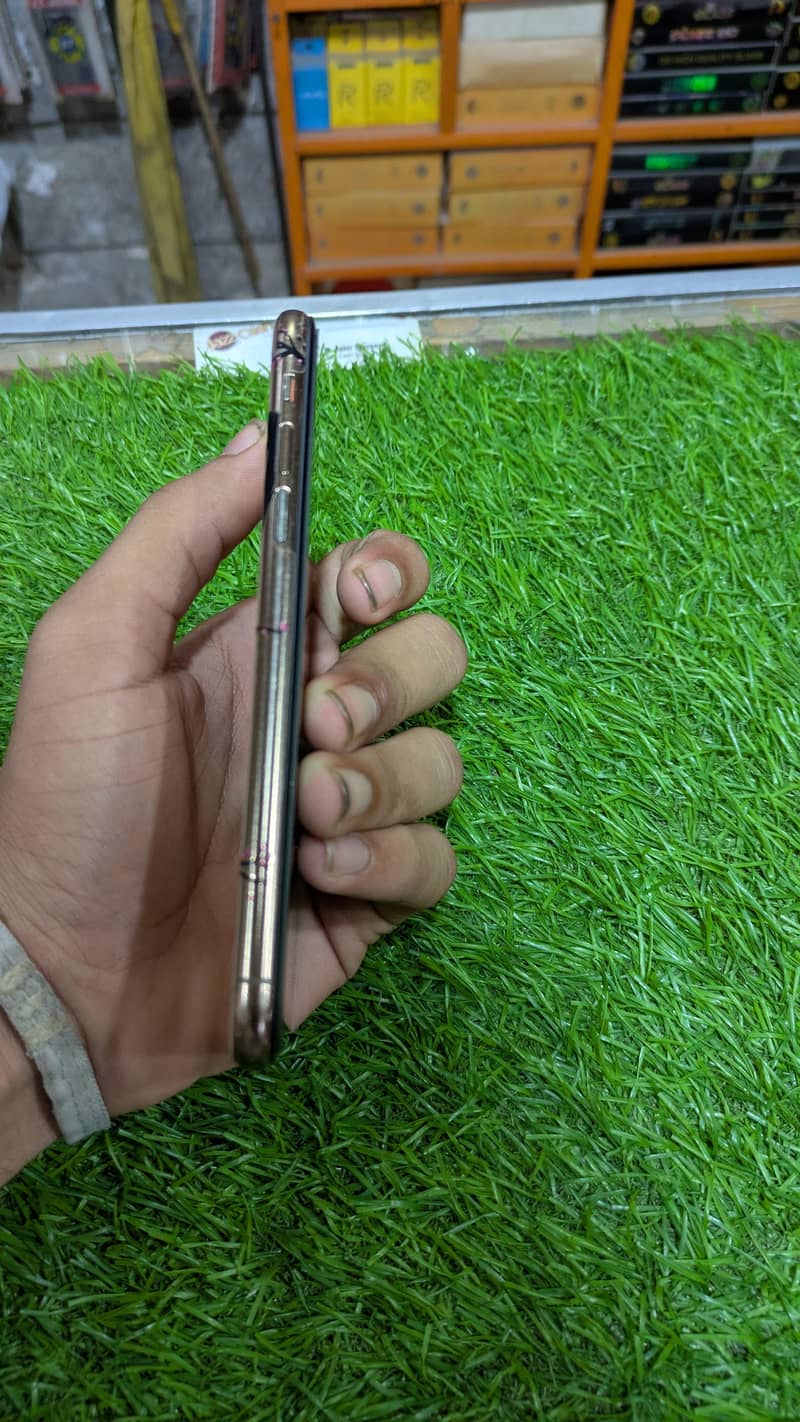 Apple iPhone XS 1