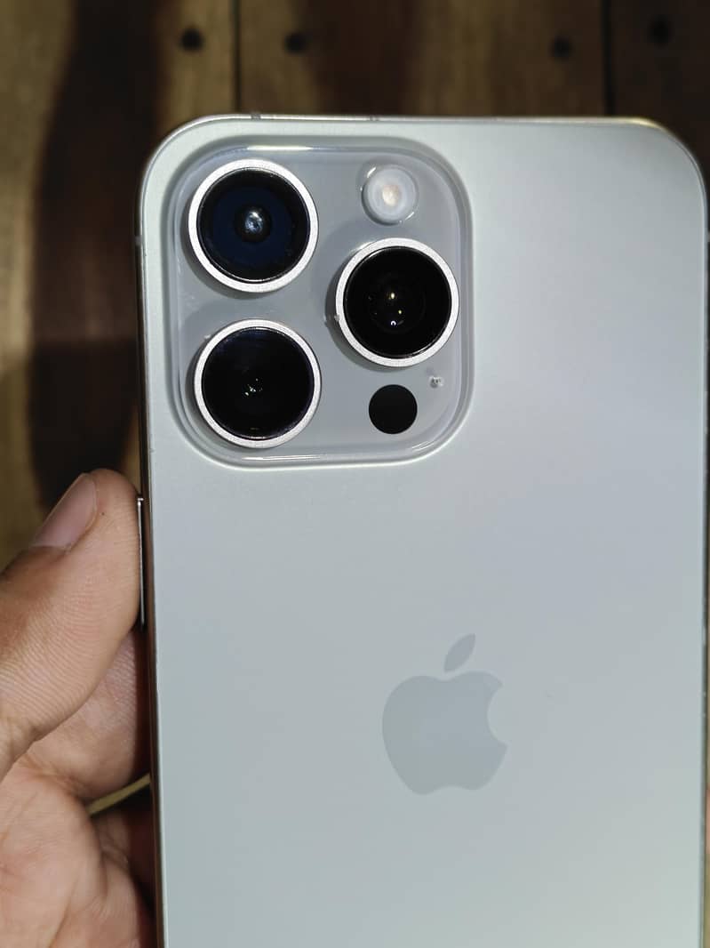 Apple iPhone 15 Pro Max 1