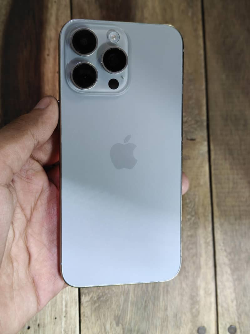Apple iPhone 15 Pro Max 2