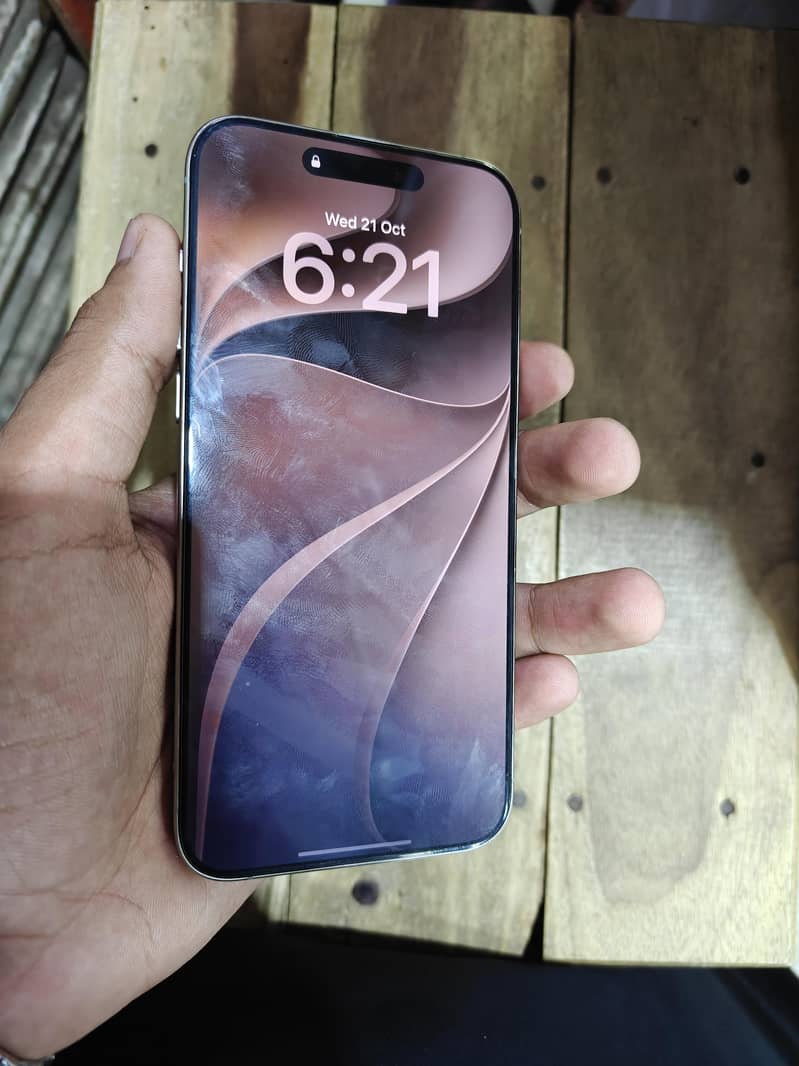 Apple iPhone 15 Pro Max 3