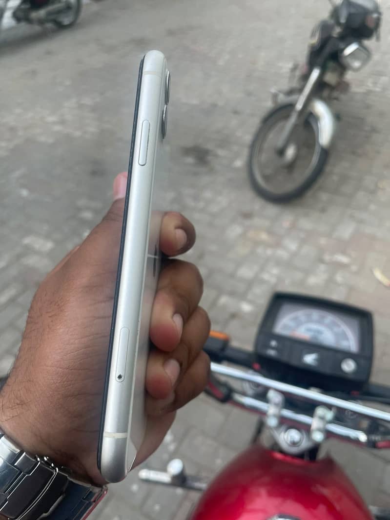 Apple iPhone 11 2
