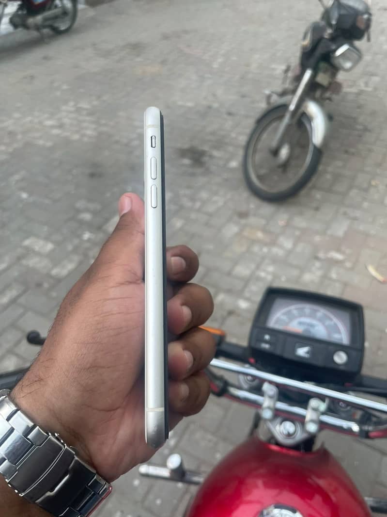 Apple iPhone 11 6