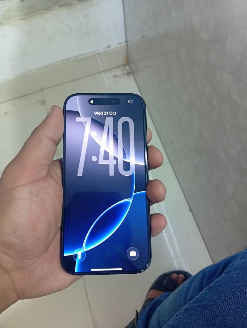 Apple iPhone 16 Pro 0