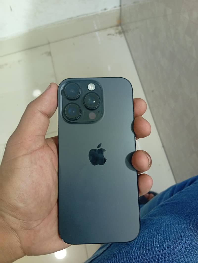 Apple iPhone 16 Pro 2