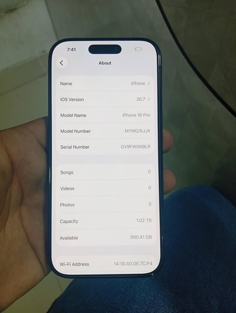 Apple iPhone 16 Pro 3